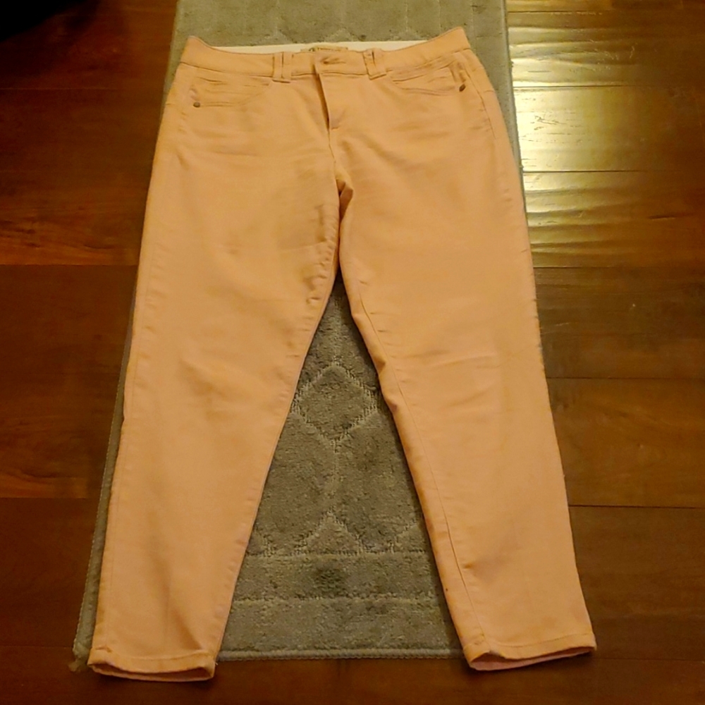 Women's Democracy skinny pant in light pink. Size 10.